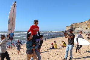 GUILHERME RIBEIRO (ASCC) SAGRA-SE CAMPEÃO NACIONAL SURF SUB 18