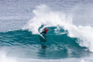 Frederico Morais durante o heat 6 da ronda 2 onde perdeu para Michael February (Africa do Sul)