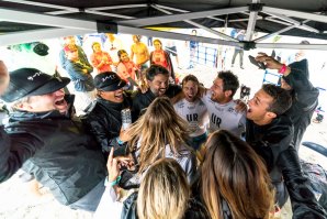 Seleção espanhola em festa ao escutar os resultados.