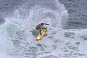 WIGGOLLY DANTAS VENCE QUIKSILVER SAQUAREMA PRIME