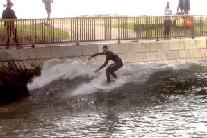 TEMPESTADE NO MAR, SURF NO RIO