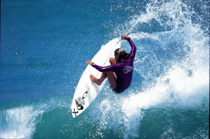 DOCUMENTÁRIO INSPIRADOR CONTA A HISTÓRIA DA LENDA DO SURF LISA ANDERSON