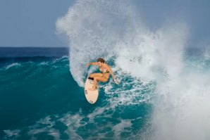 A viagem de Coco Ho à Polinésia Francesa com muita água vertida para o ar