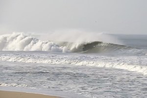 Supertubos com swell de Oeste e período alto, 1 minuto de tubos em Peniche