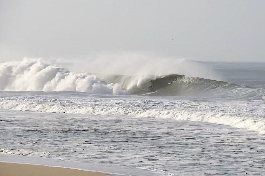 Supertubos com swell de Oeste e período  alto,  1 minuto de tubos em Peniche