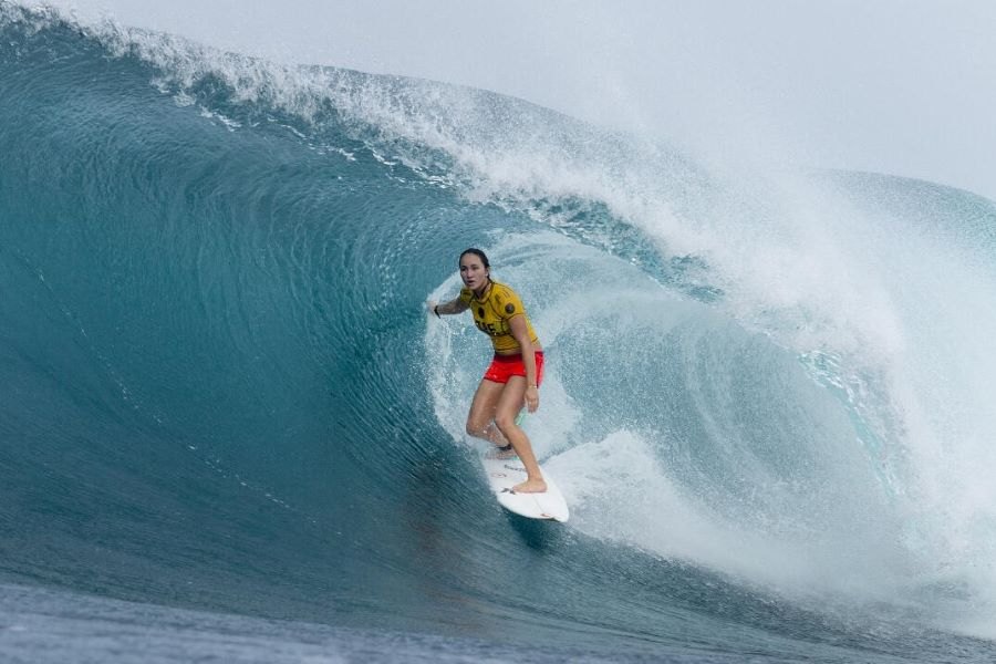 Carissa Moore e Finnegan McGil vencem o Vans Triple Crown of Surfing
