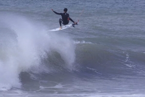 Filipe Toledo já voa em Peniche