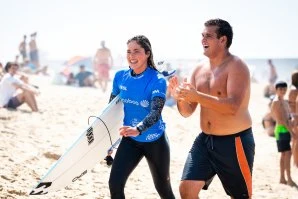 Maria Salgado com o seu irmão celebram a passagem do heat