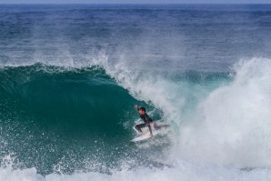 João Kopke prestes a entubar nos Coxos.