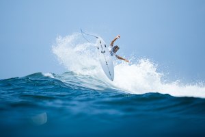 Dia Rápido mas Impactante Marca Início do Surf City El Salvador Pro com Surpresas nas Primeiras Baterias