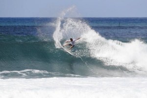 Kikas a mostrar que usar o rail no Havai é essencial.