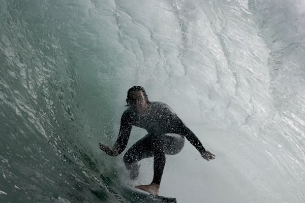 Beach breaks sul-africanos em alta rotação: Jordy Smith caça tubos em casa