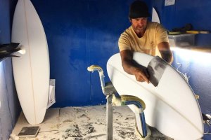 "Tem sido incrível trabalhar com a ORG Surfboards" - Shaper Dylan Longbottom fala sobre o trabalho que tem vindo a desenvolver em Portugal