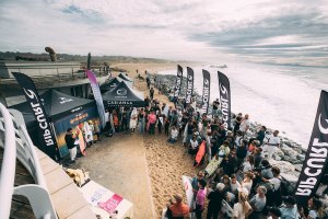Portugueses destacam-se na final Europeia do Rip Curl GromSearch 2025
