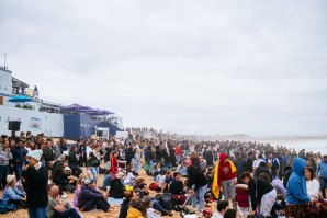 A plateia na Praia de Supertubos