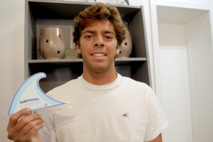"Não estava à espera de ser premiado desta maneira" - Gui Ribeiro, vencedor dos Surftotal Awards (Surfista Masculino do Ano)