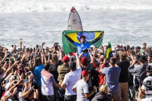 O QUE PODERÁ LEVAR GABRIEL MEDINA E CARISSA MOORE A GANHAR O TÍTULO MUNDIAL EM PENICHE
