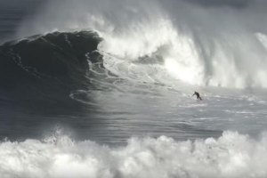 ROSS CLARKE-JONES RELEMBRA O EPISÓDIO NA NAZARÉ QUE O COLOCOU NUMA SITUAÇÃO DE PERIGO DE VIDA