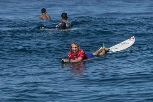 Owen Wright no canal de Teahupoo.