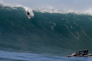 Mavericks voltou a acordar: sessão XL de fevereiro em vídeo com a elite de Half Moon Bay
