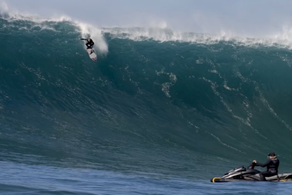 Mavericks voltou a acordar: sessão XL de fevereiro em vídeo com a elite de Half Moon Bay