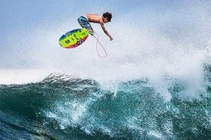 Uma curta-metragem de Eli Hanneman exclusivamente focada no surf
