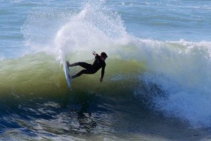 ‘WHATEVER BEACH’ COM GRIFFIN COLAPINTO