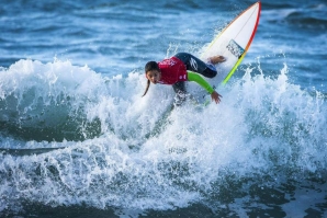 Carol Henrique a bater forte de backside.