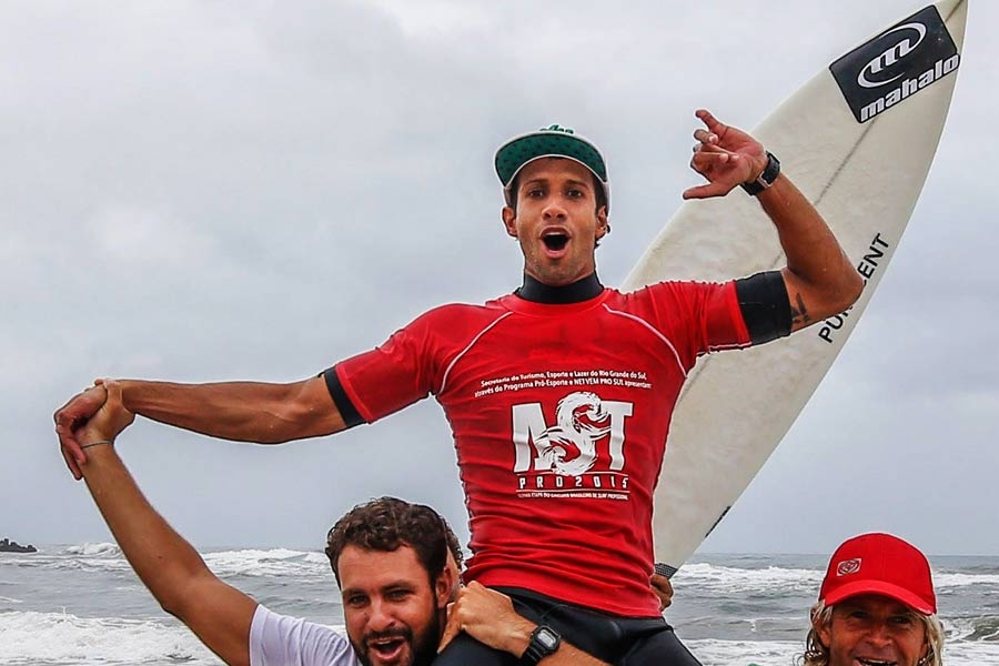 Bino Lopes celebrou a conquista como se não houvesse amanha.