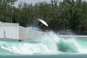 Competição na piscina do Texas aposta em transmissão paga.