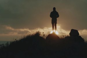Surf trip a uma ilha remota no Mar de Bering: a missão mais crua e isolada do Alasca