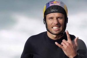 CAMPEÃO DE BODYBOARD PORTUGUÊS SALVA JOVEM EM BOCAS DEL TORO