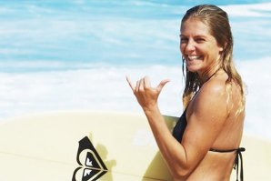 Bailando com Stephanie Gilmore na ilha de férias