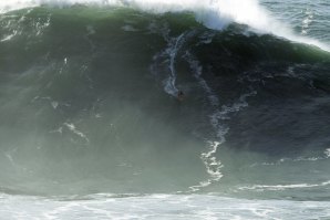 Uma onda enorme para Russell Bierke.