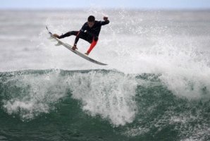 Luke Davies no ziguezague de Trestles