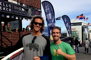 O Autor Pedro com Jordy Smith, há uns anos atrás.