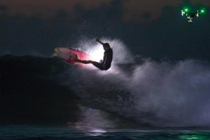 JOB prepara-se para conseguir imagens únicas na noite do Havai. 