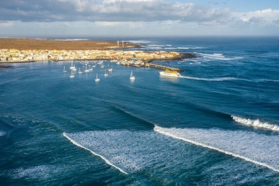 Expansão do porto de Corralejo ameaça as ondas e o ecossistema nas Canárias