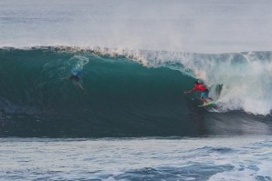 Dede Suryana no tubo que o levou a alcançar a maior nota do dia.