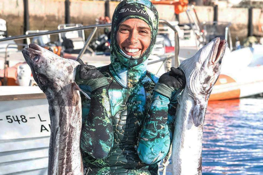 A bodyboarder Teresa Duarte a dar também cartas na pesca submarina.