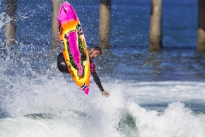 Filipe Toledo continua a voar sobre a concorrência no US Open