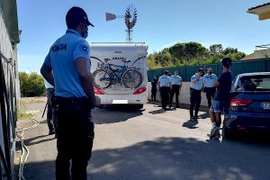 4 Cidadãos estrangeiros apanhados em flagrante a roubar pranchas em Cascais