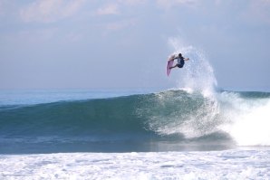 AS ONDAS CRESCERAM EM KERAMAS E HOUVE AÇÃO DE LUXO