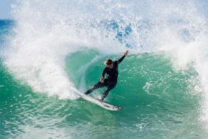 ATLETAS DO CT APANHAM SWELL DE SONHO EM J-BAY