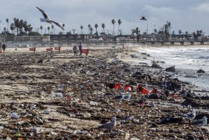 Chuvas levam a cenário assustador em Seal Beach