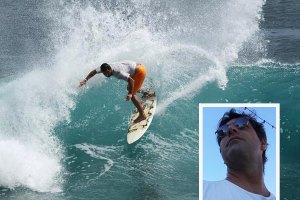 Pedro Barbosa a fazer uma "perninha" em Uluwatu.
