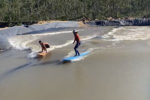 Surfar no Quintal? Brasileiro Cria a Sua Própria Piscina de Ondas "DIY"