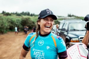 Stephanie Gilmore é uma das atletas australianas a vestir a licra para a ocasião Foto: WSL / CAIT MIERS