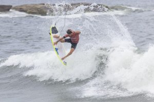 João Chianca (BRA) na Praia de Itaúna during the Corona Saquarema Pro pres. by Banco do Brasil. Creditos: WSL / Smorigo