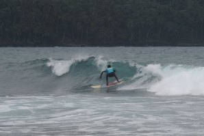 Amizade e competição no Torneio Nacional de Surf em São Tomé e Príncipe